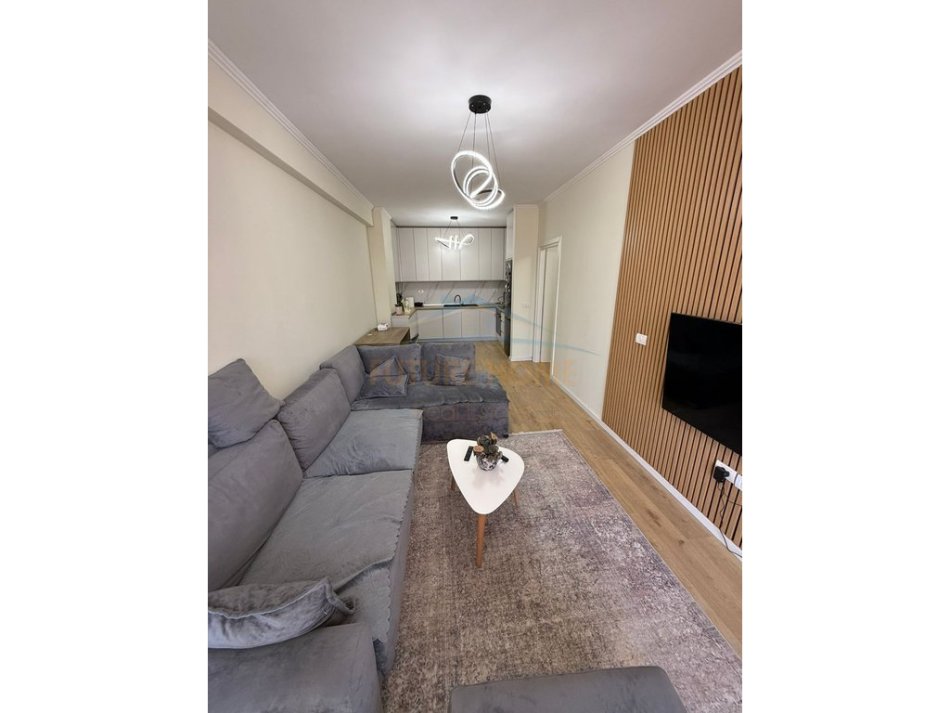 Tirane, shes apartament 2+1 Kati 8, 90 m² 139.500 € (Kompleksi Fratari, Unaza e Re)