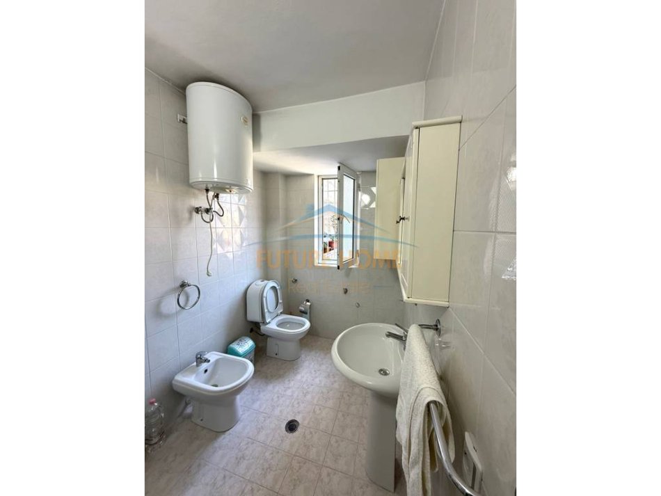 Tirane, shes apartament 1+1+Ballkon Kati 4, 57 m² 116.000 € (Rruga Irfan Tomini)