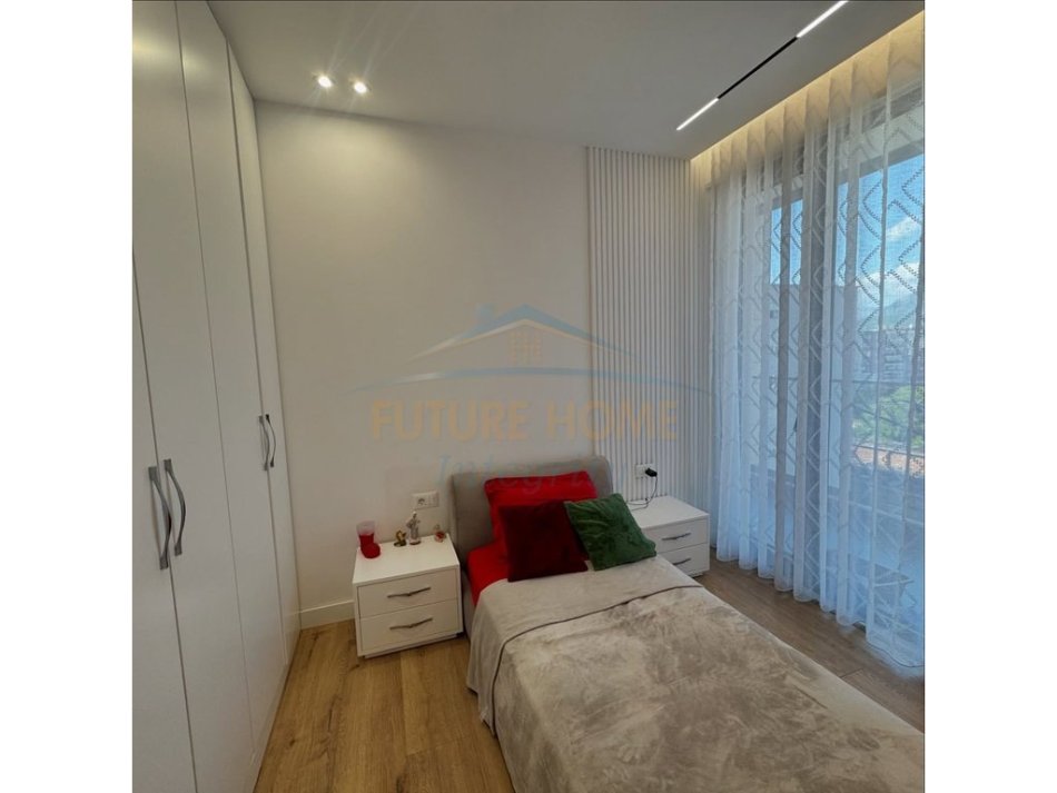 Tirane, shitet apartament 3+1 Kati 8, 160 m² 312.000 € 