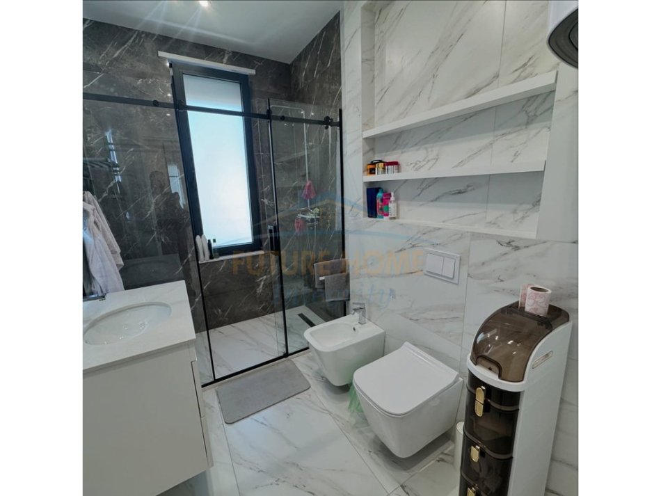 Tirane, shitet apartament 3+1 Kati 8, 160 m² 312.000 € 