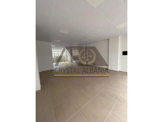 Tirane, jap me qera ambjent biznesi Kati 0, 336 m² 230.000 Euro