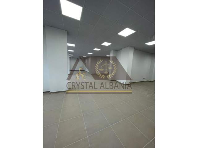 Tirane, jap me qera ambjent biznesi Kati 0, 336 m² 230.000 Euro