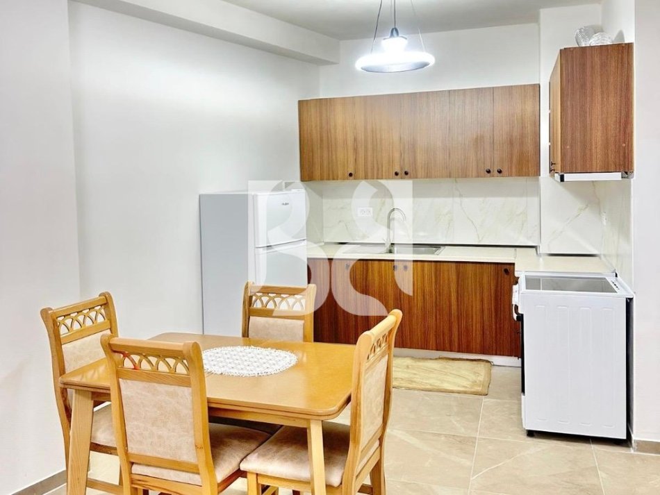 Tirane, jepet me qera apartament 1+1 Kati 9, 70 m² 400 € (Astir)