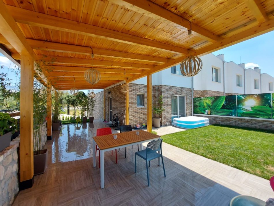 Tirane, jepet me qera Vile 2 Katshe Kati 0, 243 m² 3.000 € (Elysium Residence)
