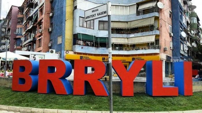 Tirane, jepet me qera ambjent biznesi Kati 1, 30 m² 350 € (Brryli)