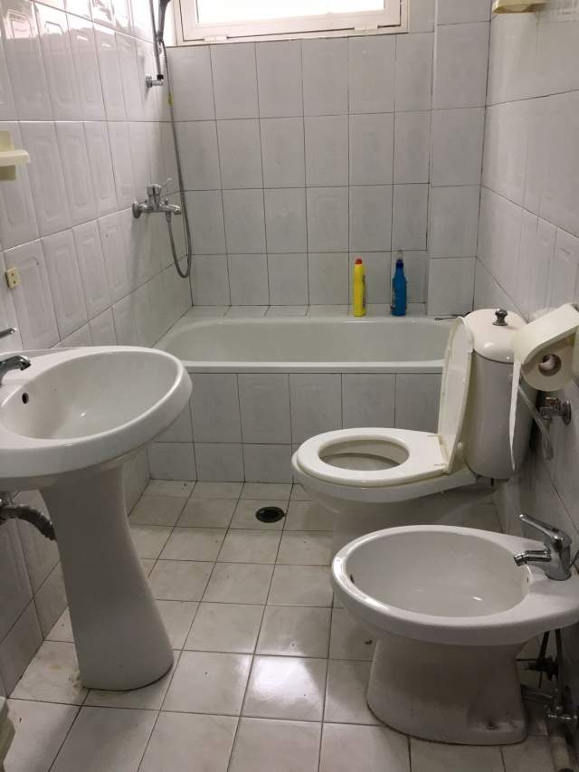 Tirane, jepet me qera apartament 2+1 Kati 2, 75 m² 500 Euro (Rruga e Durresit)