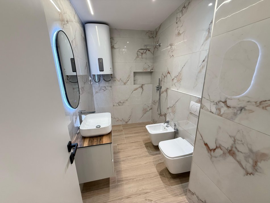 Tirane, shitet apartament 2+1 Kati 2, 93 m² 260.000 € (rruga him kolli)
