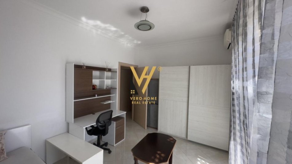 Tirane, jepet me qera apartament 3+1+Ballkon Kati 0, 220 m² 600 € (YRSHEK)