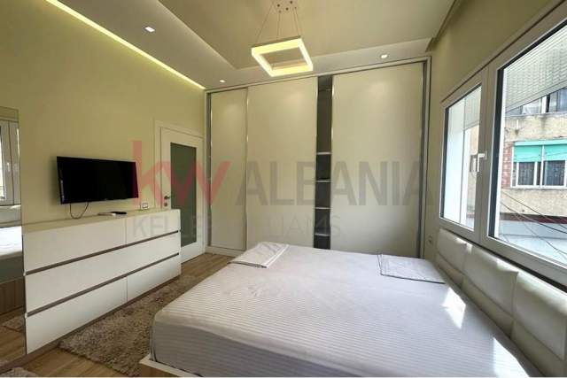 Tirane, jepet me qera apartament 2+1 Kati 2, 74 m² 500 Euro (Brryli)