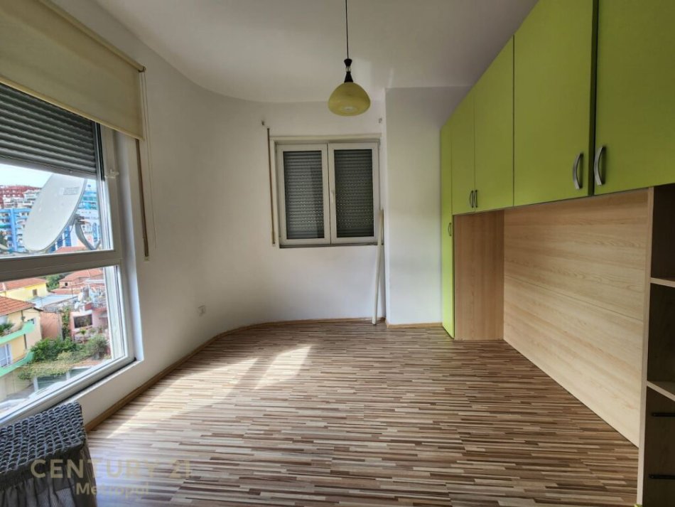 Tirane, jepet me qera apartament 2+1 Kati 5, 100 m² 600 € (Myslym Shyri)