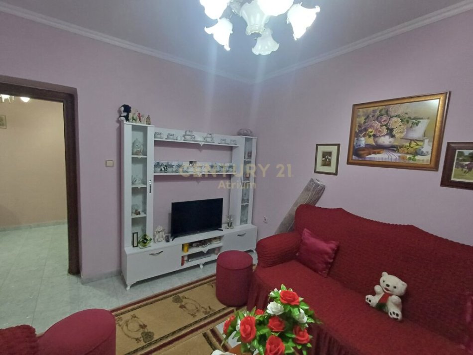 Tirane, shitet apartament 2+1+Ballkon Kati 1, 140.000 € (prane bllokut te ambasadave, perballe hotel COLOSSEO ne rrugen e Durresit)