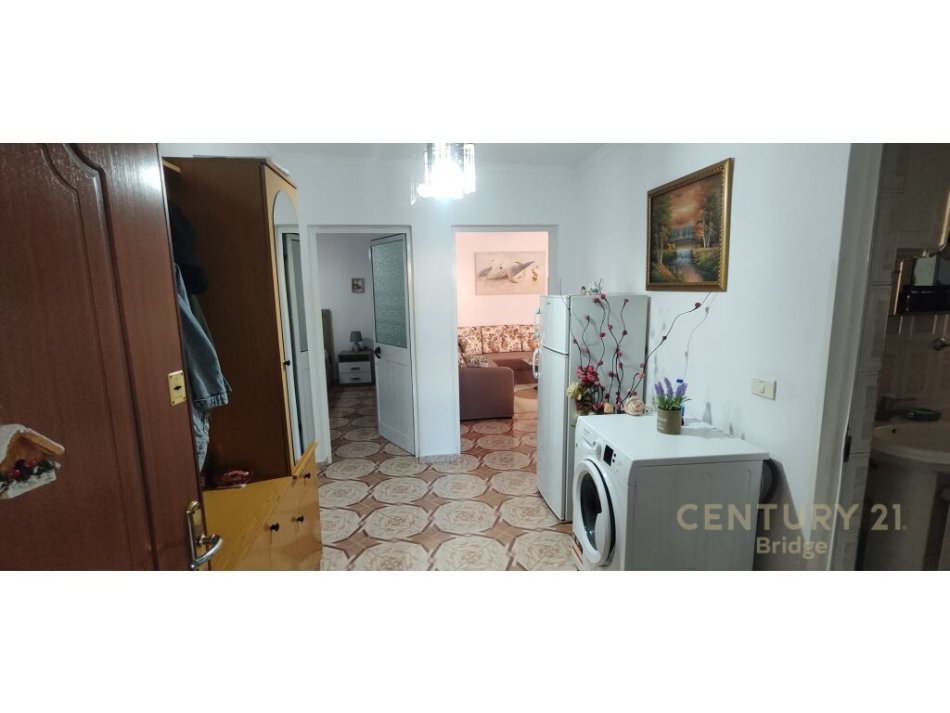 Tirane, shitet apartament 2+1+Ballkon Kati 4, 70 m² 110.000 € (PRANË MATERNITETIT TË RI)