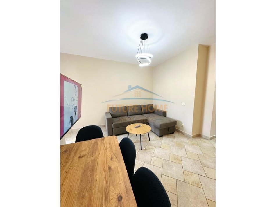 Tirane, jepet me qera apartament 1+1 Kati 15, 60 m² 550 € (Qendër, Tiranë)