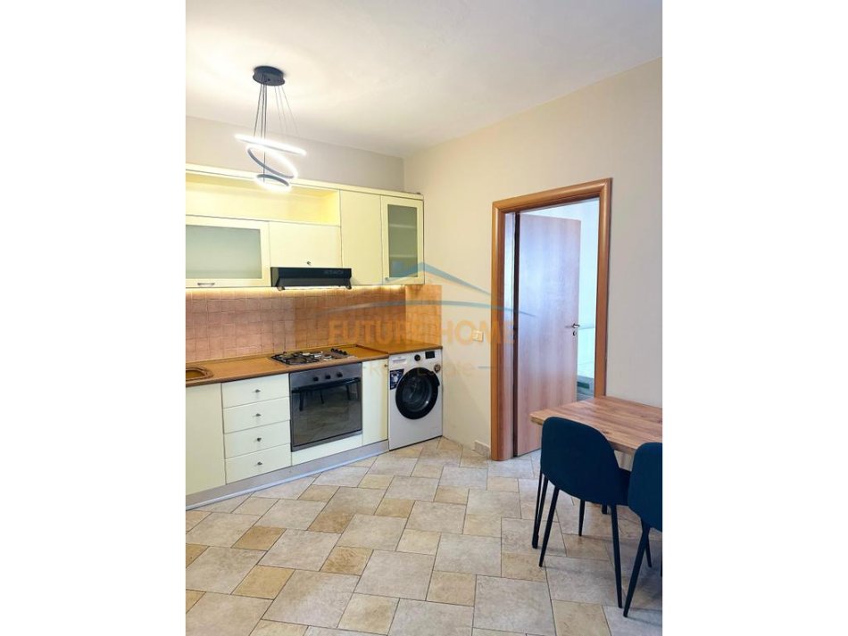 Tirane, jepet me qera apartament 1+1 Kati 15, 60 m² 550 € (Qendër, Tiranë)