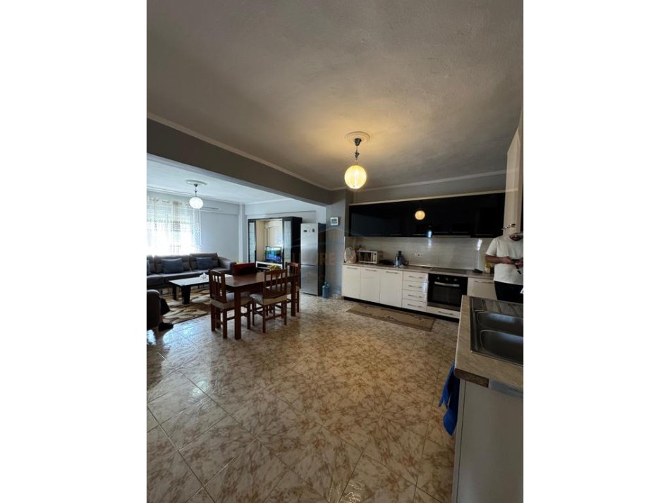 Tirane, shitet apartament 2+1+Ballkon Kati 9, 119 m² 165.000 € 