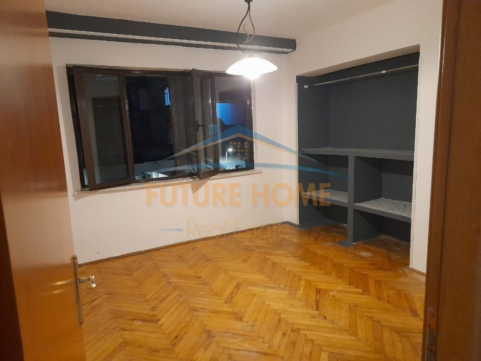 Qera – Zyra Qendër – 900 €