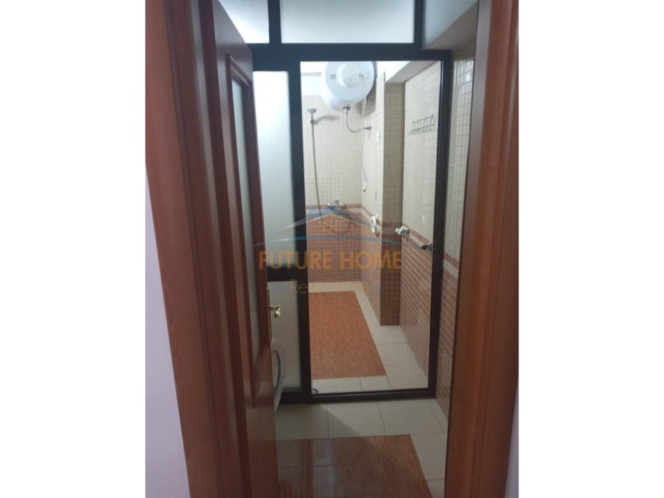 Qera – Zyra Qendër – 900 €