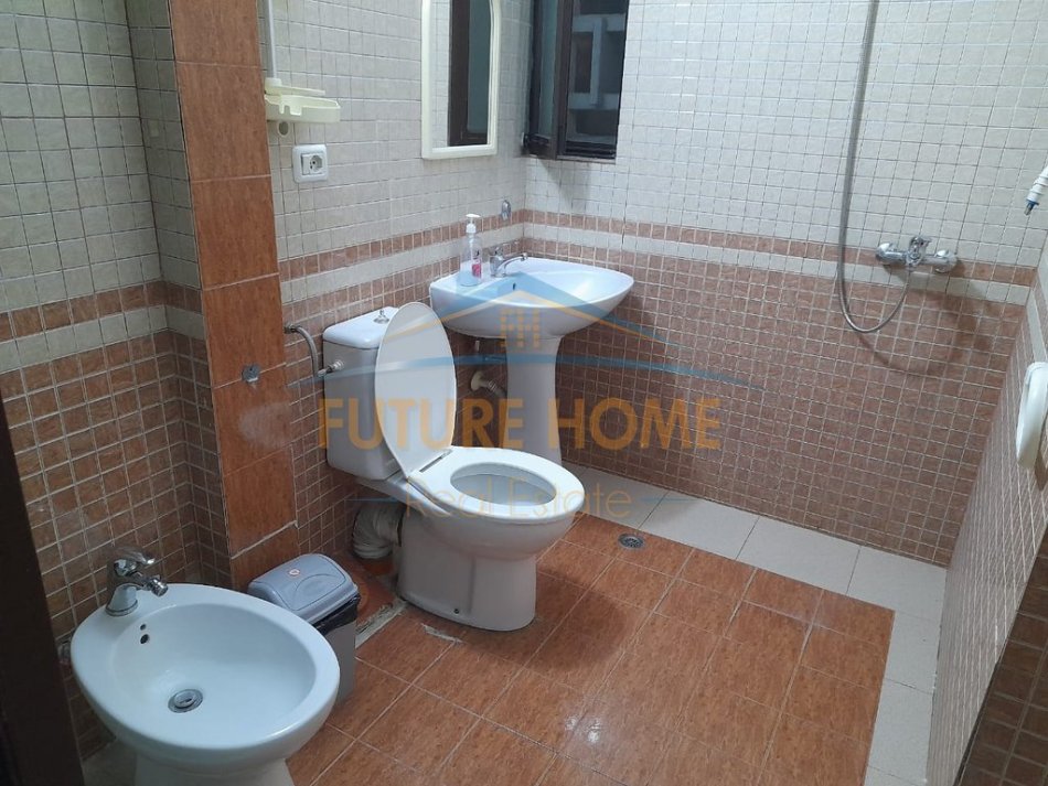 Qera – Zyra Qendër – 900 €