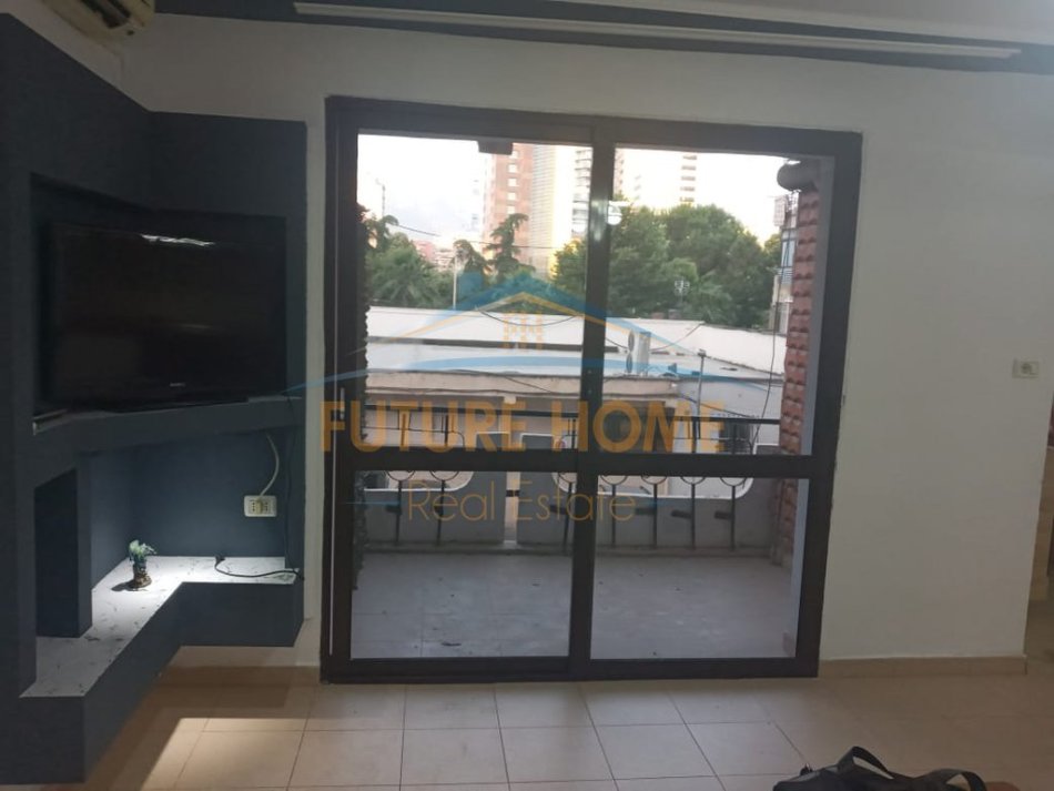 Qera – Zyra Qendër – 900 €