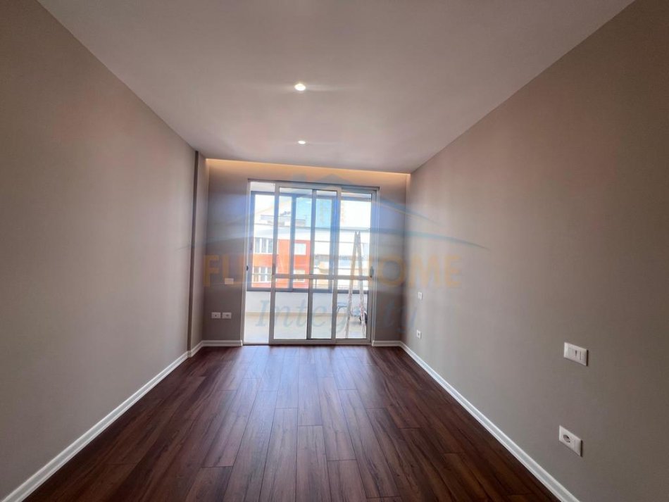 Tirane, shitet apartament 2+1+Ballkon Kati 8, 112 m² 160.000 € (MIKEL MARULI)  AL53862