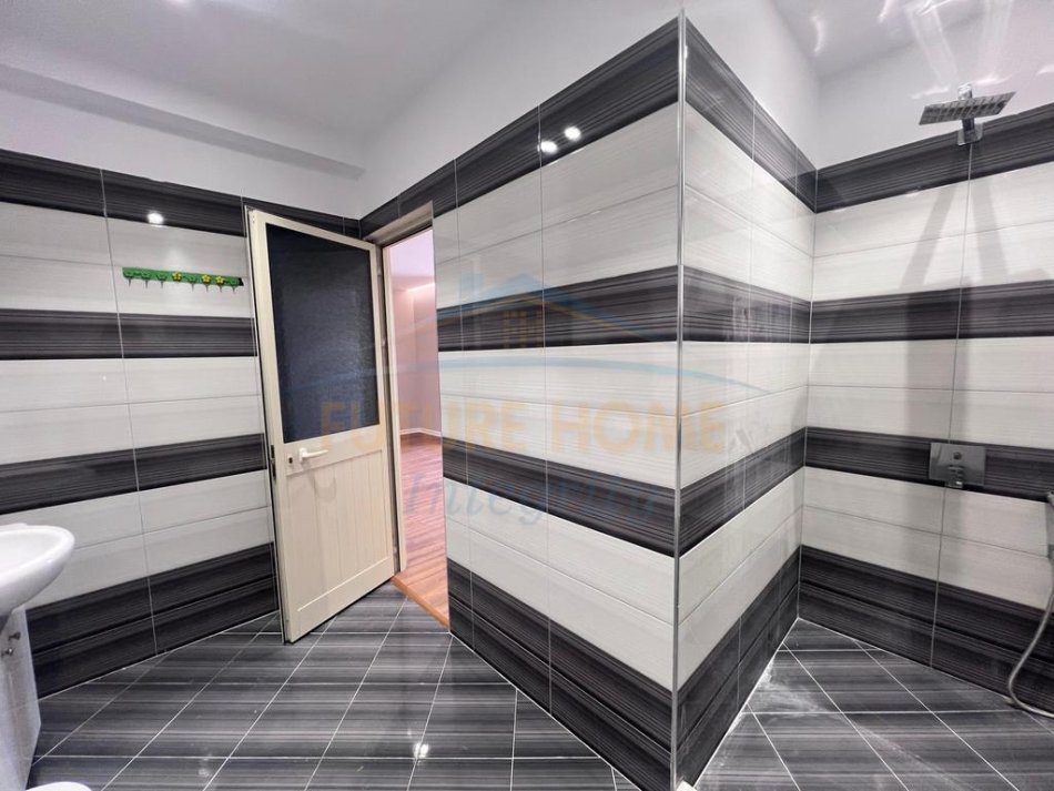 Tirane, shitet apartament 2+1+Ballkon Kati 8, 112 m² 160.000 € (MIKEL MARULI)  AL53862