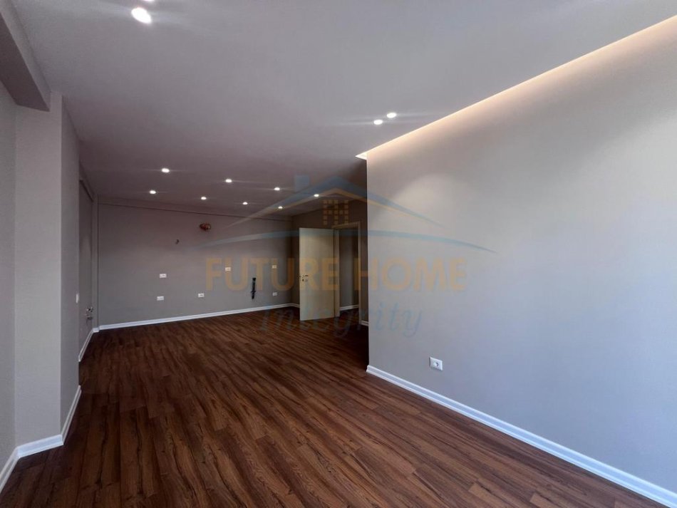 Tirane, shitet apartament 2+1+Ballkon Kati 8, 112 m² 160.000 € (MIKEL MARULI)  AL53862