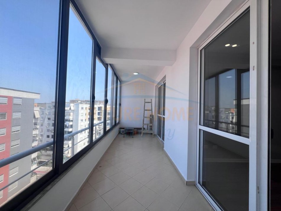 Tirane, shitet apartament 2+1+Ballkon Kati 8, 112 m² 160.000 € (MIKEL MARULI)  AL53862