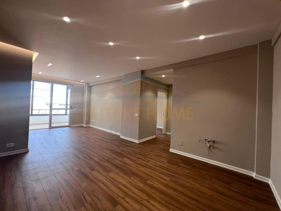 Tirane, shitet apartament 2+1+Ballkon Kati 8, 112 m² 160.000 € (MIKEL MARULI)  AL53862
