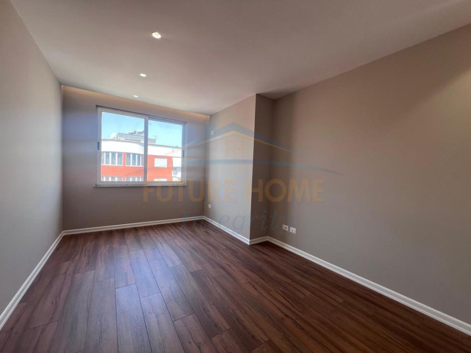 Tirane, shitet apartament 2+1+Ballkon Kati 8, 112 m² 160.000 € (MIKEL MARULI)  AL53862