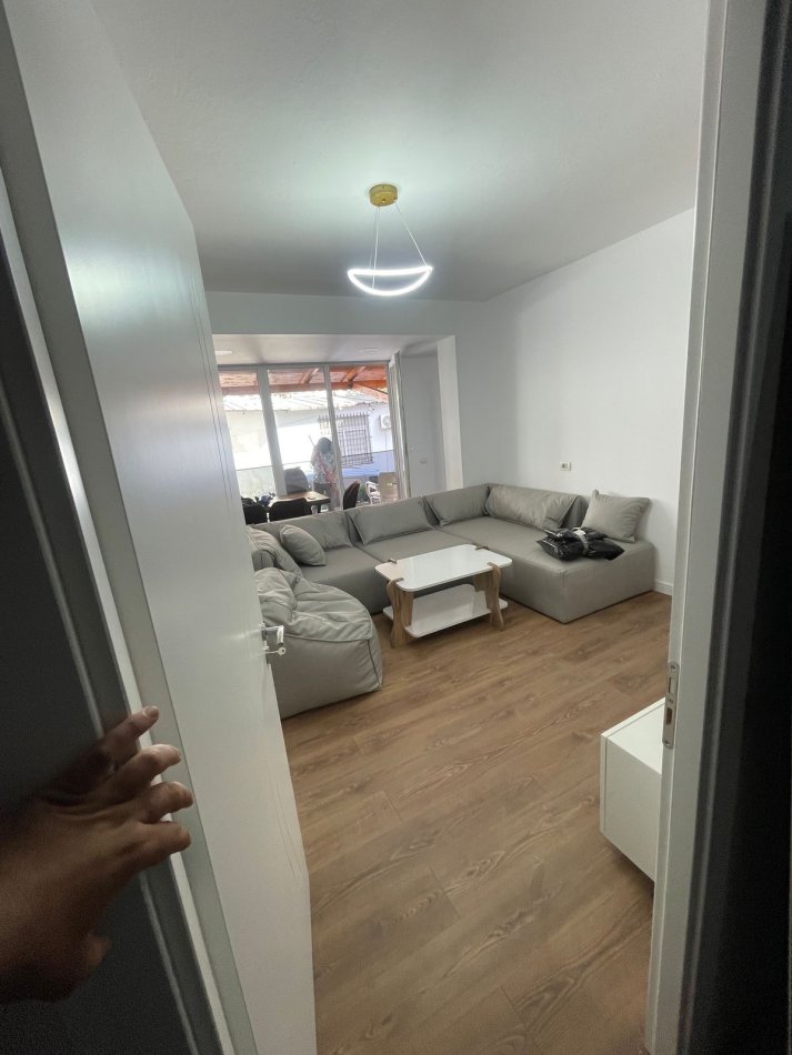 Tirane, jepet me qera apartament 2+1+Ballkon Kati 1, 85 m² 700 € (Zogu i Zi)