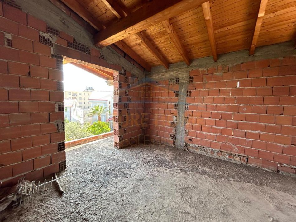 Shkallnur, shitet shtepi 5+2 Kati 0, 600 m² 250.000 € (Durres)