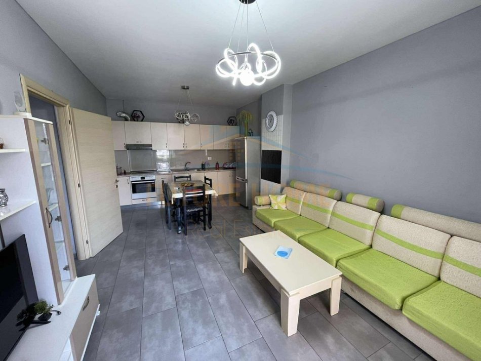 Tirane, jepet me qera apartament 1+1+Ballkon Kati 2, 70 m² 430 € (ARC HOTEL)   UNA53925