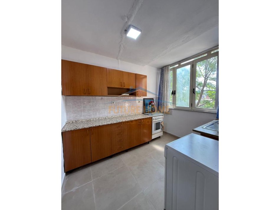 Qera – Apartament 3+1 21 Dhjetori – 600 €