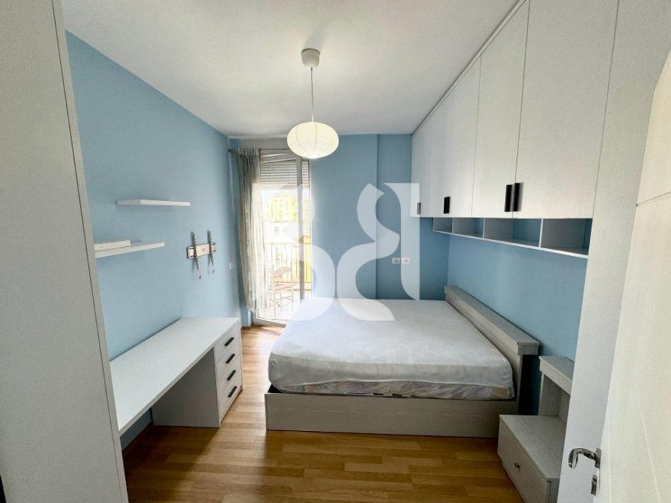 Tirane, jepet me qera apartament 2+1 Kati 5, 96 m² 800 € (Rruga e Kavajes)
