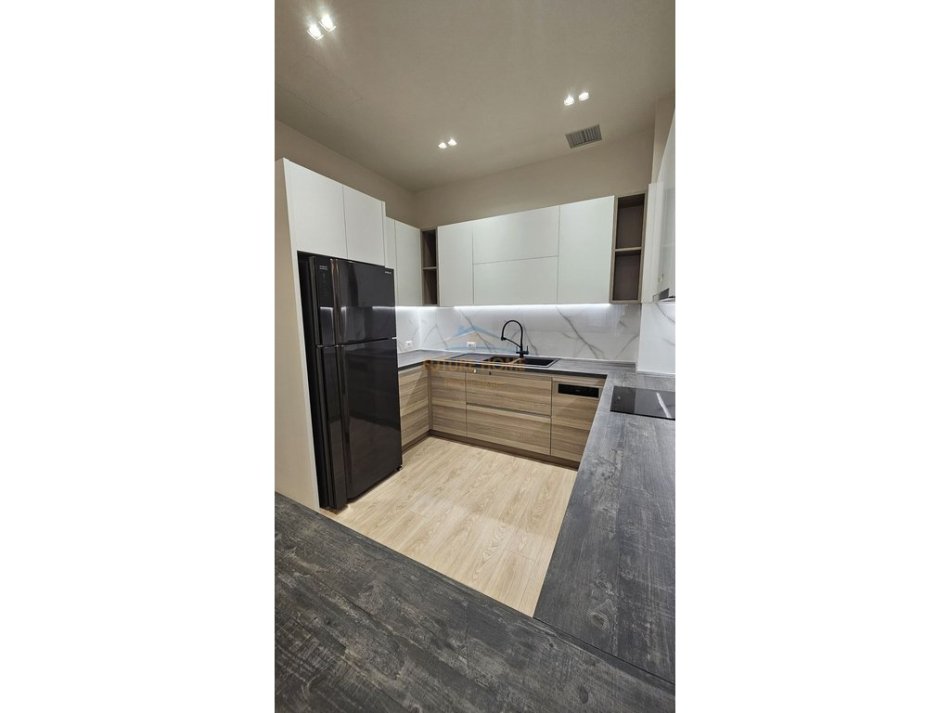 Tirane, shitet apartament 3+1 Kati 1, 117 m² 