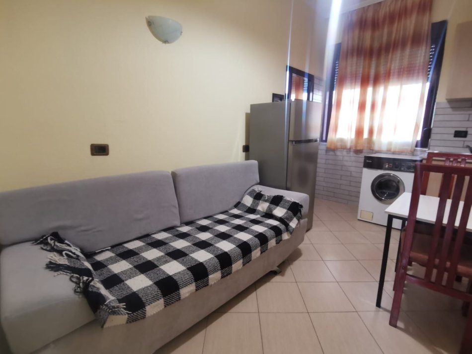 Tirane, jepet me qera apartament 1+1 Kati 3, 42 m² 400 € (Satcioni Trenit)