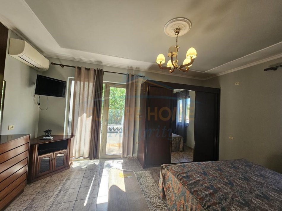 Tirane, jepet me qera apartament 3+1 Kati 2, 130 m² 700 € (në rrugën Todi Shkurti)