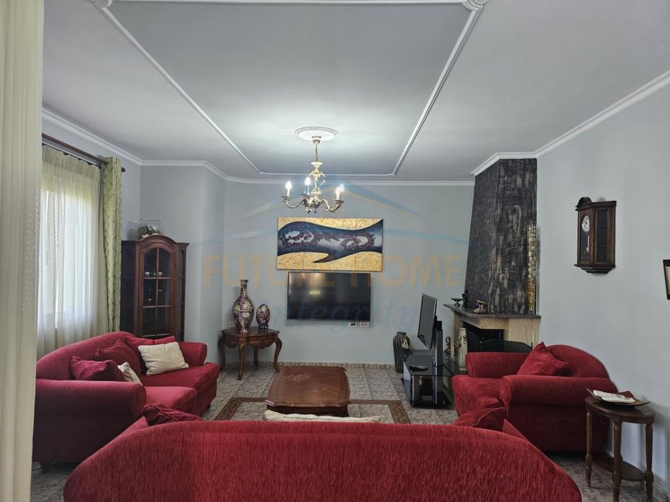 Tirane, jepet me qera apartament 3+1 Kati 2, 130 m² 700 € (në rrugën Todi Shkurti)