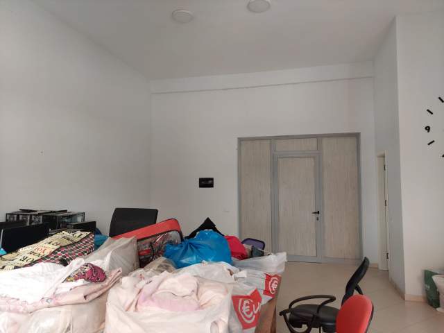 Tirane, jepet me qera ambjent biznesi Kati 1, 57 m² 600 € (astir)