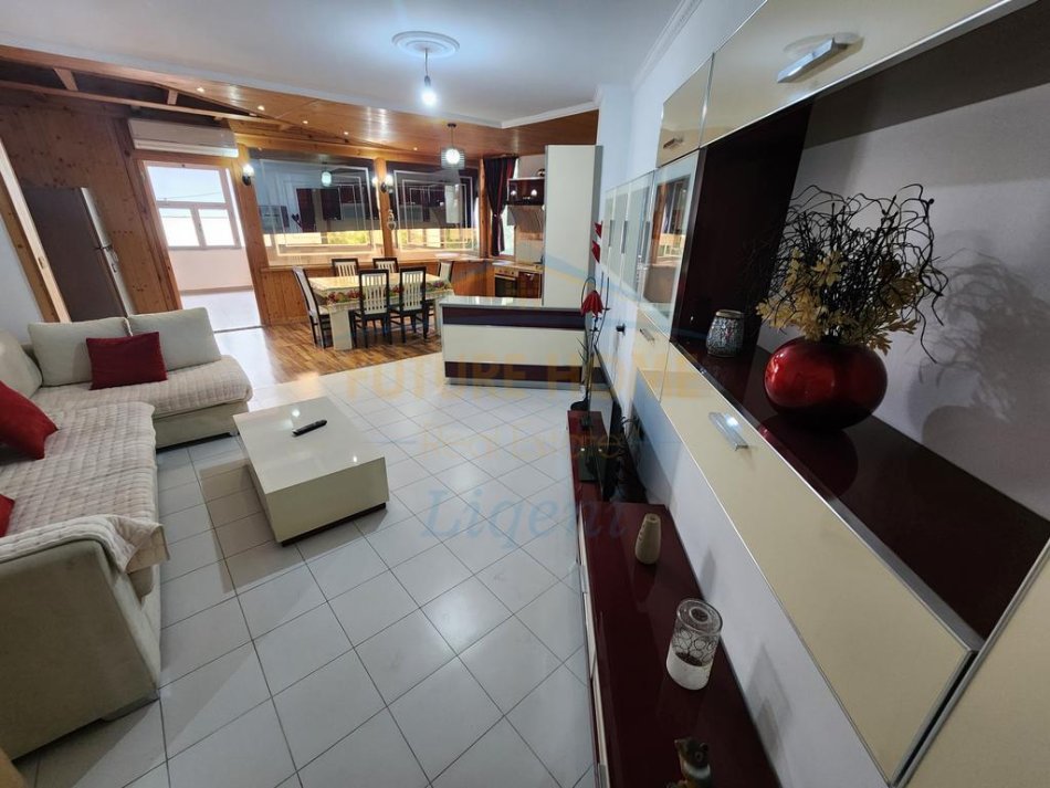Tirane, jepet me qera apartament 2+1+Aneks+Ballkon Kati 2, 95 m² 600 € (Bulevardi i Ri, Prane Bar Oxygen O2/.)