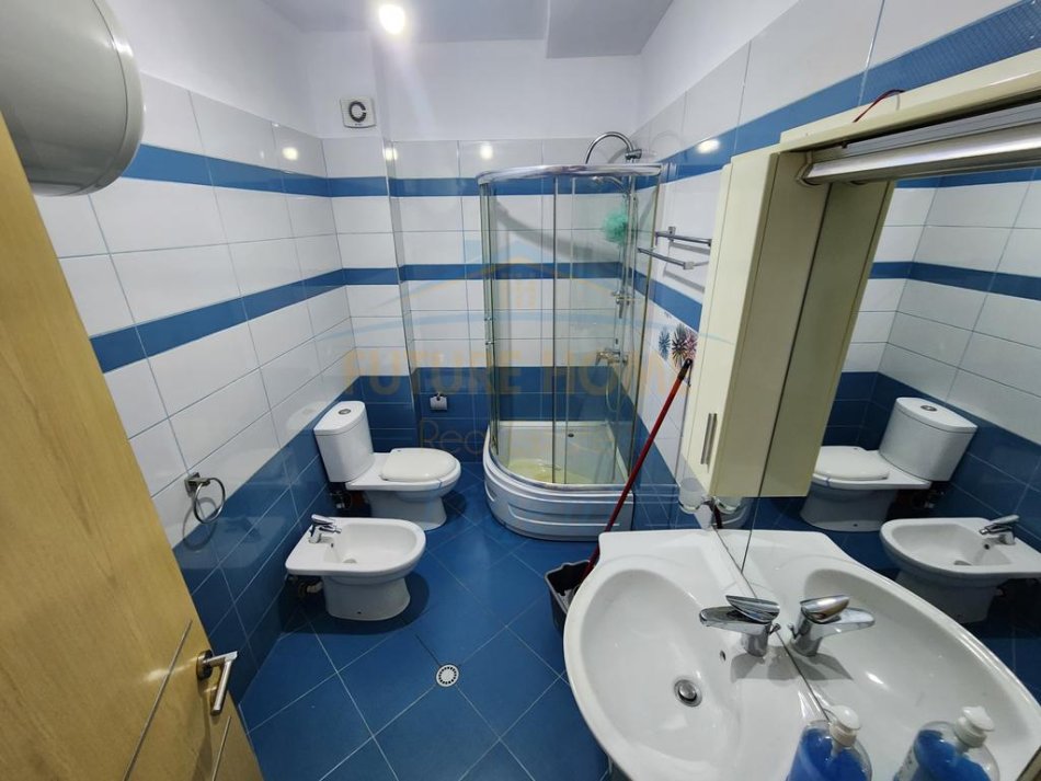 Tirane, jepet me qera apartament 2+1+Aneks+Ballkon Kati 2, 95 m² 600 € (Bulevardi i Ri, Prane Bar Oxygen O2/.)