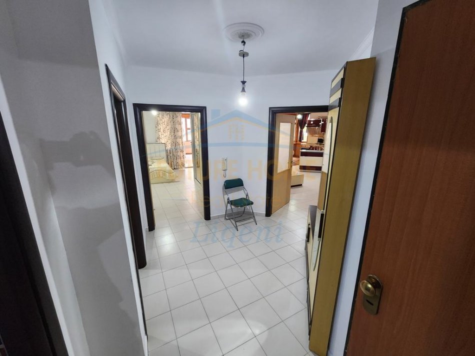 Tirane, jepet me qera apartament 2+1+Aneks+Ballkon Kati 2, 95 m² 600 € (Bulevardi i Ri, Prane Bar Oxygen O2/.)