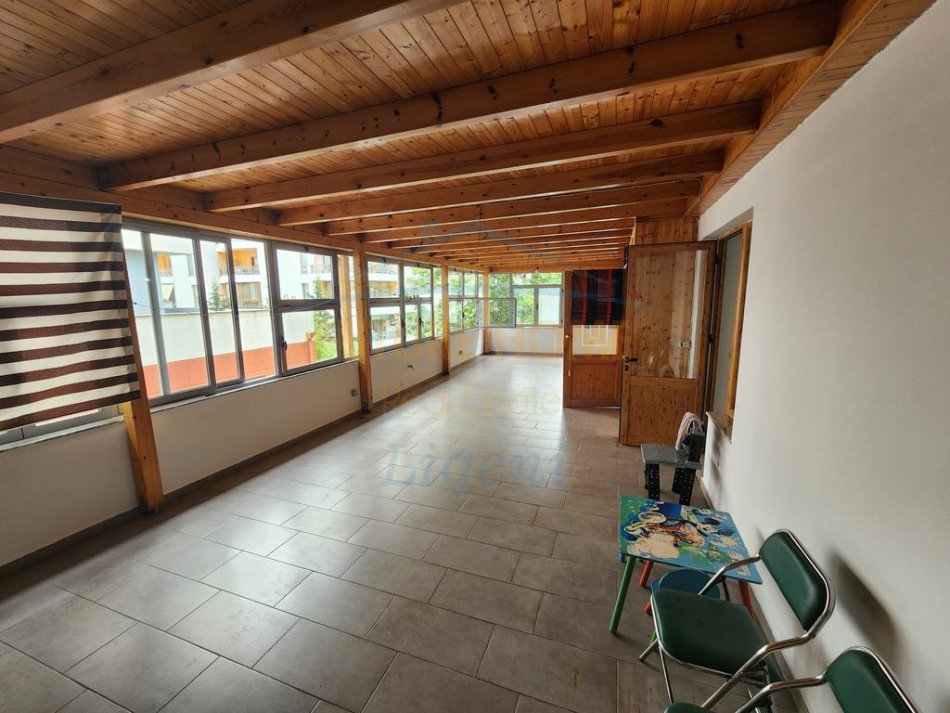 Tirane, jepet me qera apartament 2+1+Aneks+Ballkon Kati 2, 95 m² 600 € (Bulevardi i Ri, Prane Bar Oxygen O2/.)