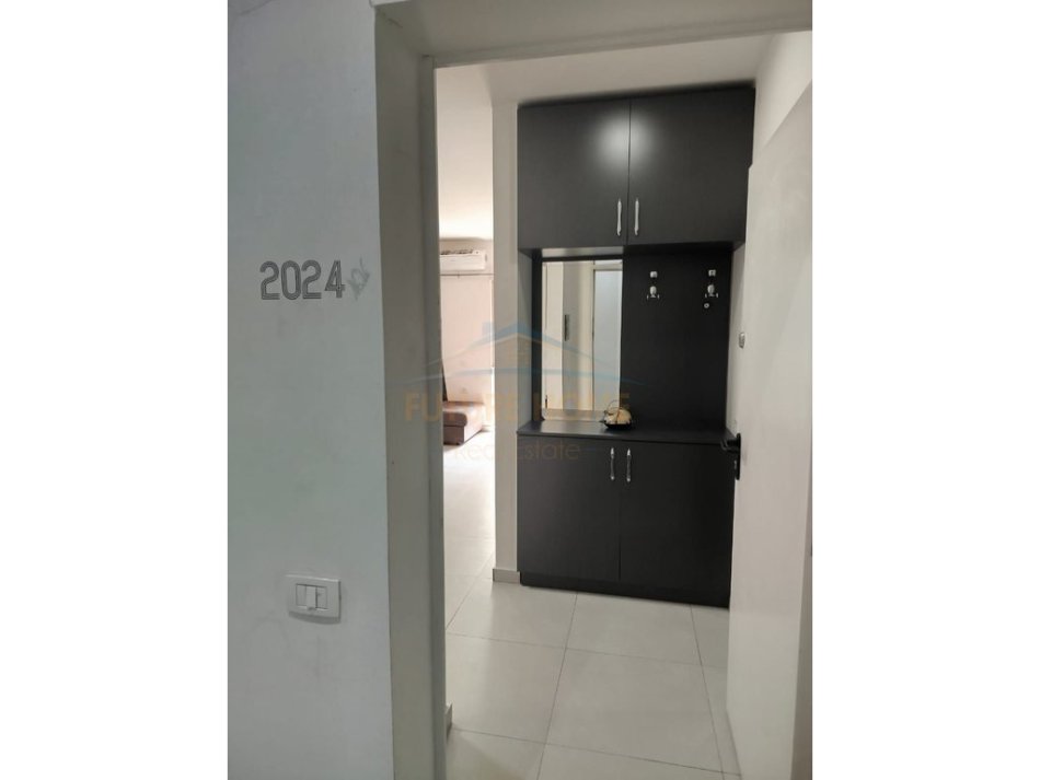 Tirane, jepet me qera apartament 1+1 Kati 1, 70 m² 550 € (ish Parku i Autobusave,)