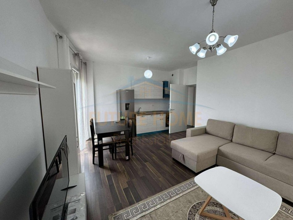 Tirane, jepet me qera apartament 2+1 Kati 3, 88 m² 500 € (Kompleksi Jolla, Unaza e Re)