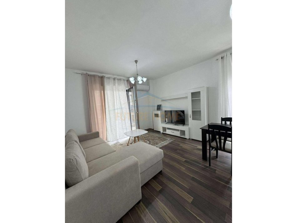 Tirane, jepet me qera apartament 2+1 Kati 3, 88 m² 500 € (Kompleksi Jolla, Unaza e Re)