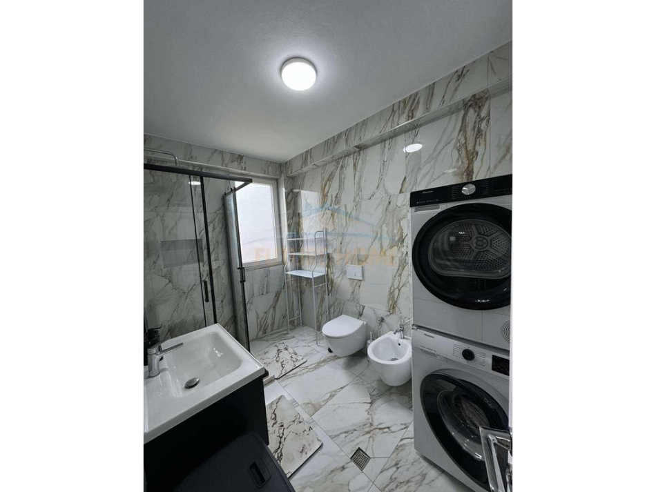 Tirane, jepet me qera apartament 1+1+Ballkon Kati 4, 90 m² 400 €  FRESK   UNA54130