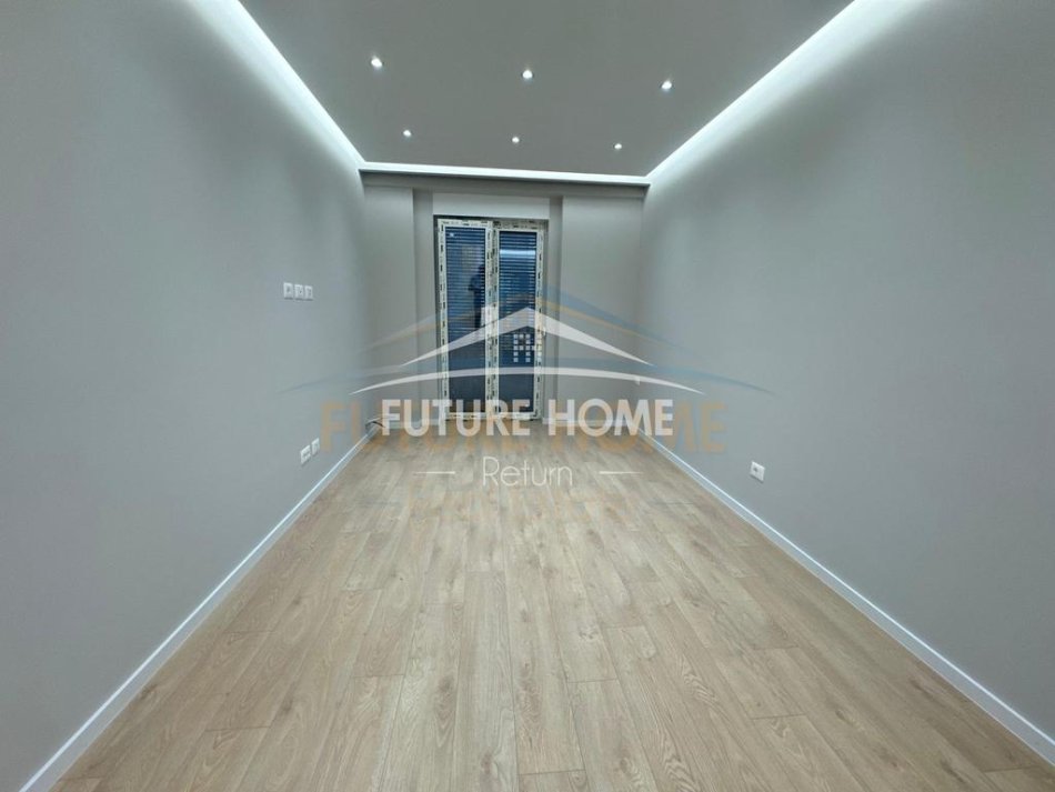 Tirane, jepet me qera apartament 3+1 Kati 3, 152 m² 700 € 