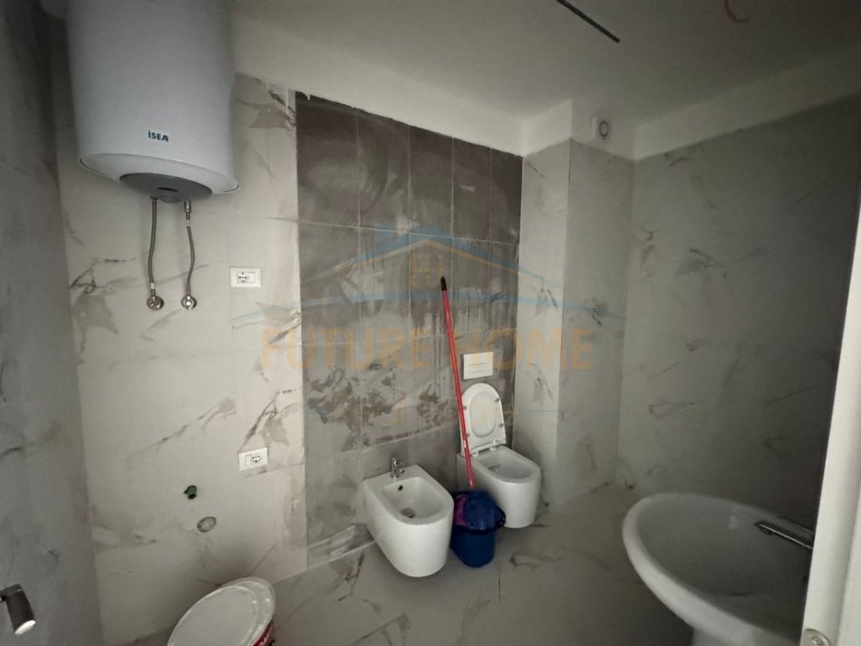 Tirane, shitet apartament 1+1+Ballkon Kati 8, 66 m² 103.000 €   UNA54189