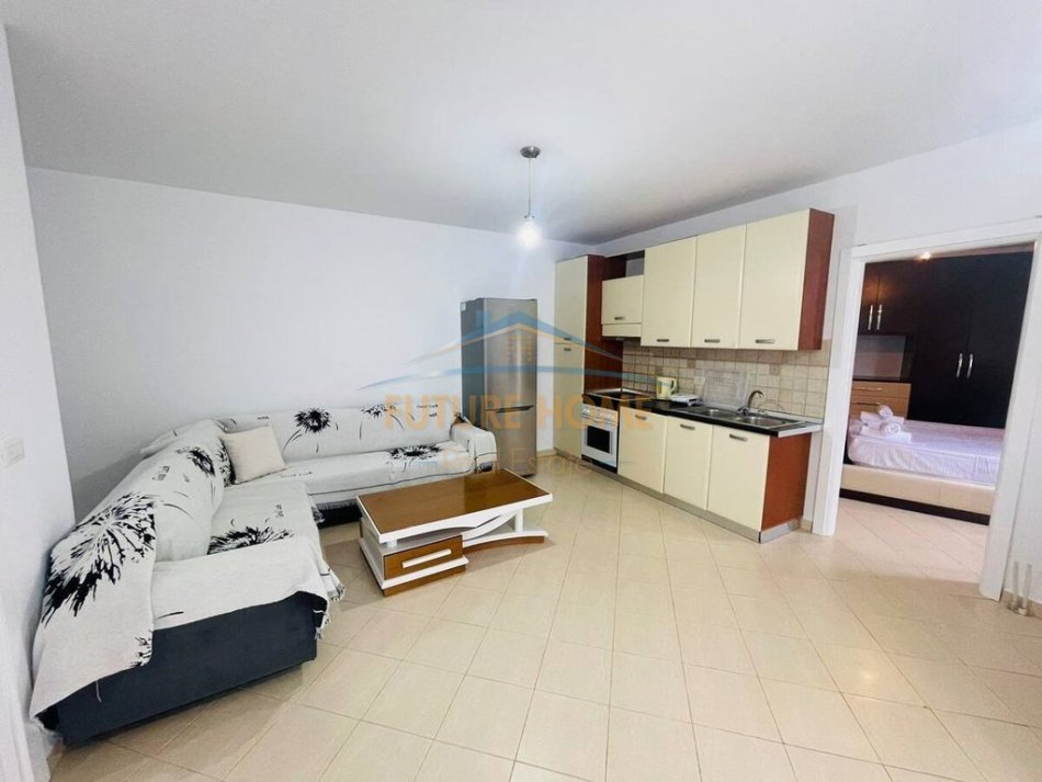 Tirane, jepet me qera apartament 1+1 , 400 € (Restorant Fresku Tirane.)